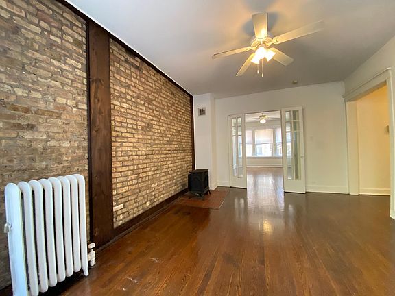 3rd image of 929 W Cornelia Ave #3