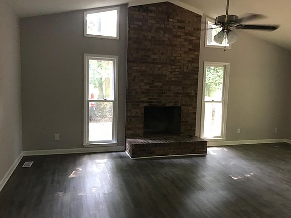 3rd image of 286 Farmstead Ln
