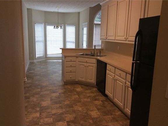 4th image of 1555 Peachcrest Dr