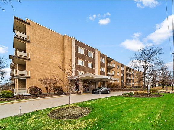 2nd image of 22655 Chagrin Blvd Unit 303