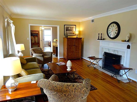 3rd image of 4060 Dunwoody Dr