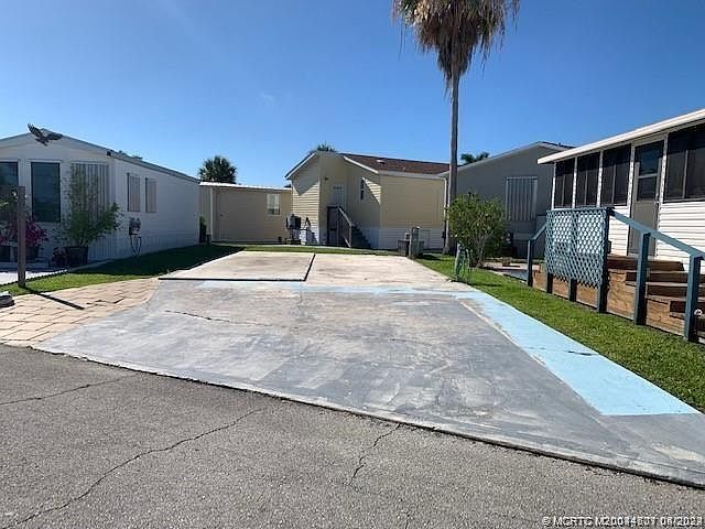 1st image of 534 Nettles Blvd