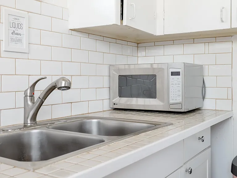 Enjoy your home cooked meals in our fully stocked kitchen!