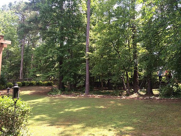 4th image of 121 Colonnade Dr