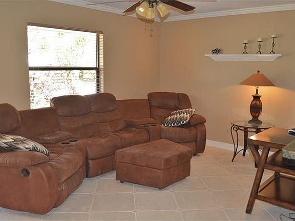 9046 Hilolo Lane living