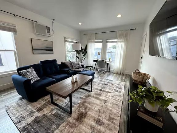 5th image of 464 N Ogden Dr #4644