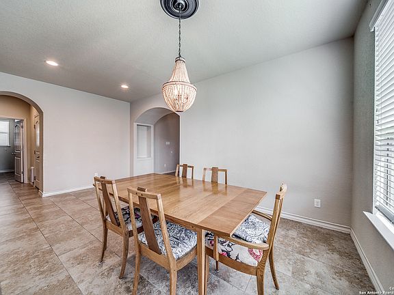 5th image of 121 HIGHLAND PL
