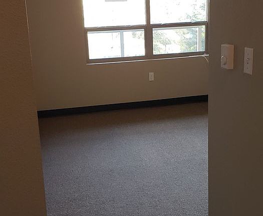 4th image of 9700 NE Everett Ct #1-202E
