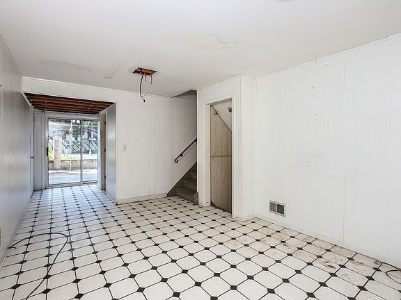 3rd image of 21 Plenge Dr