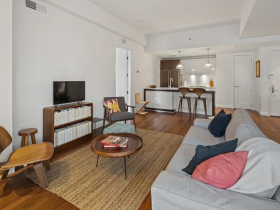 4th image of 125 N 10th St APT N5c