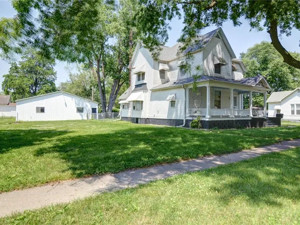 319 N Macon St, Moweaqua, IL 62550