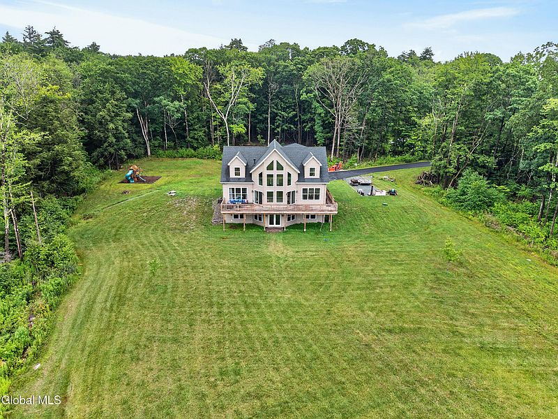 4th image of 439 Saddle Back Ridge Road