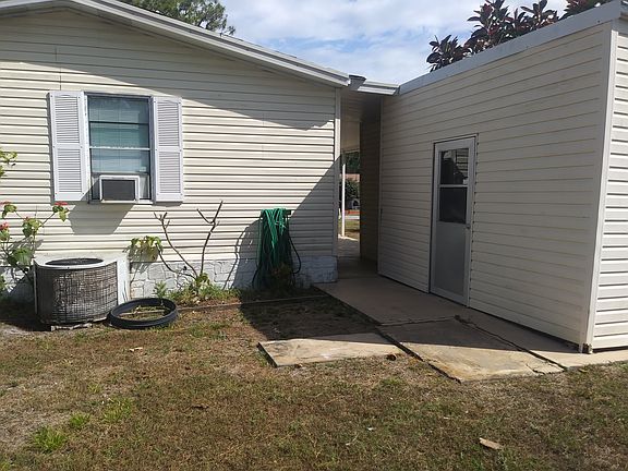 3rd image of 2445 Parklane Dr