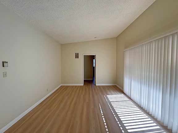 5th image of 1600 W Huntington Dr APT 2J