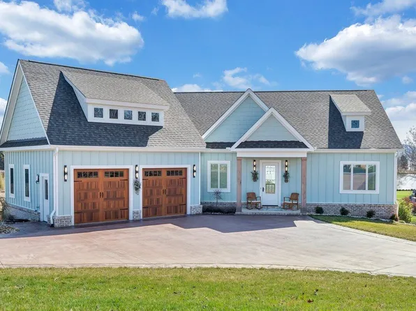 872 Park Way Ave, Moneta, VA 24121