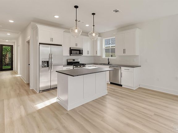 4th image of 2116 W De Soto St