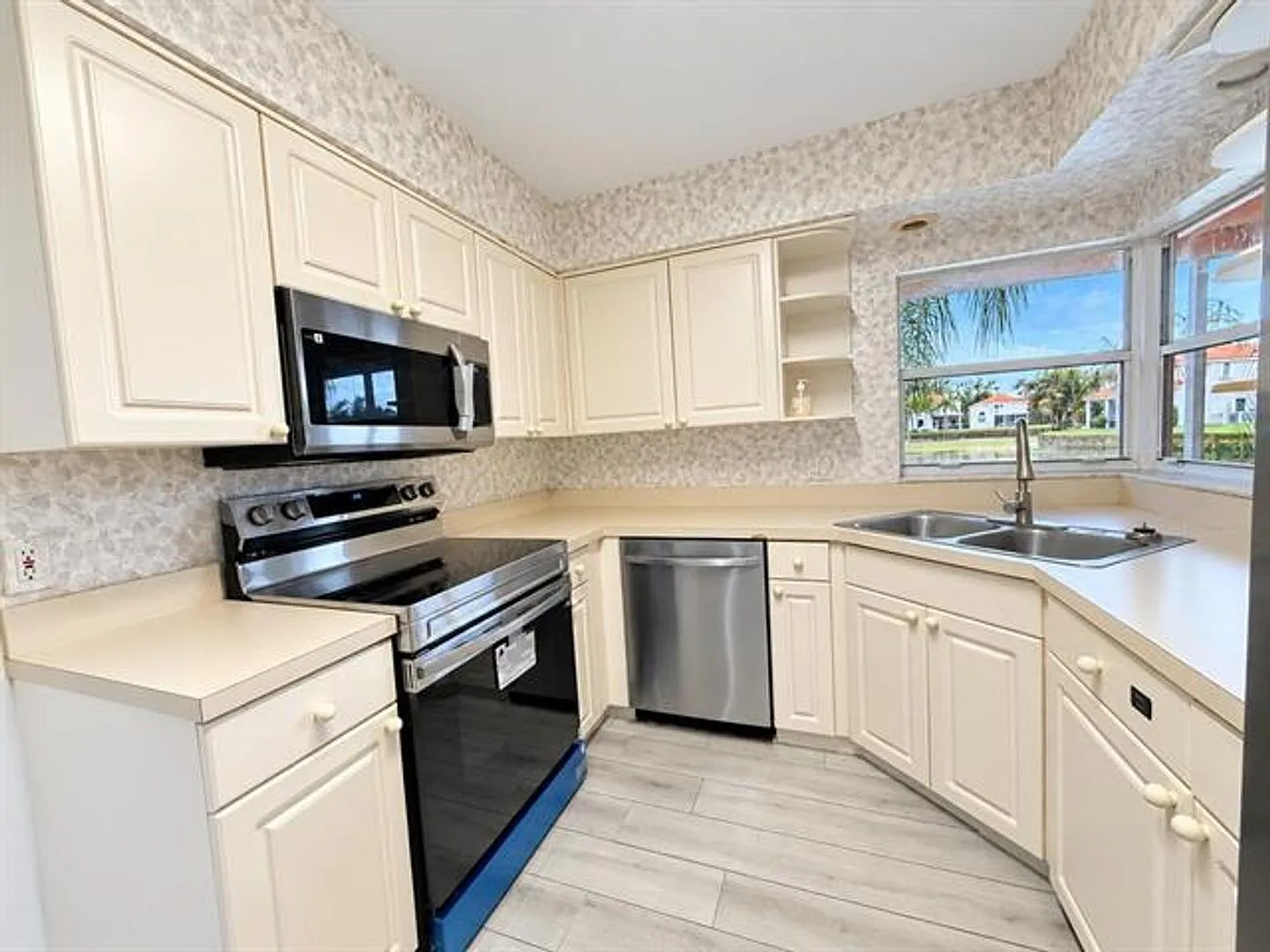 1430 N Trafalgar Cir # 1430, Hollywood, FL 33020 — Photo 1