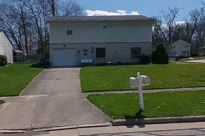 1st image of 214 Louise St