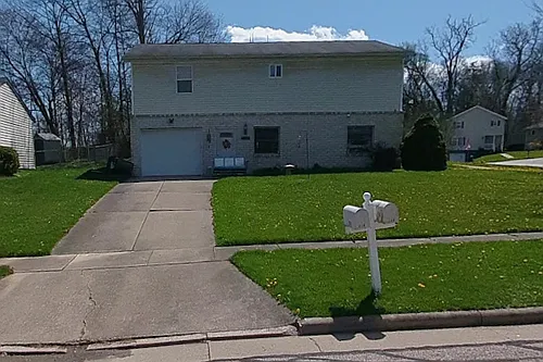 214 Louise St Photo 1