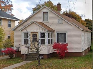 1122 Presque Isle Ave, Marquette, MI 49855