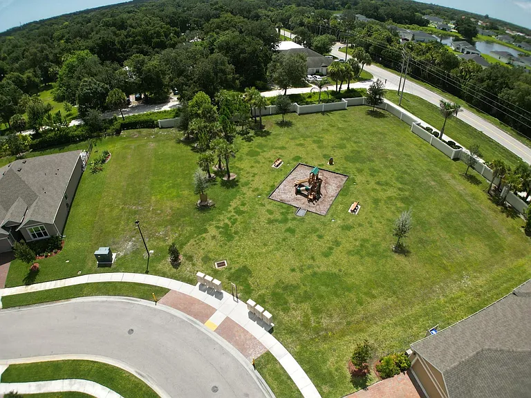 194 52nd Sq — Photo 44