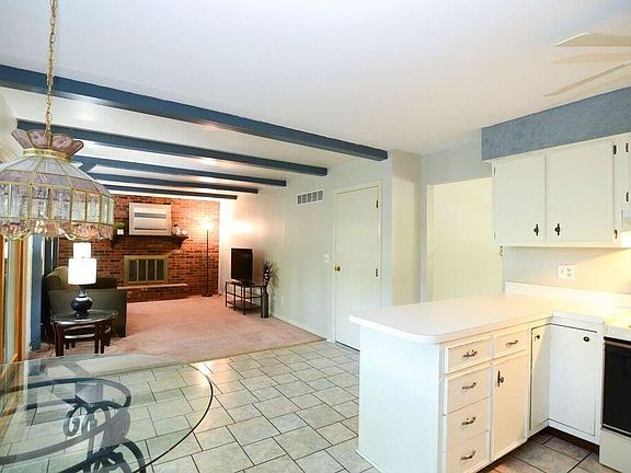 5th image of 512 Maxine Dr