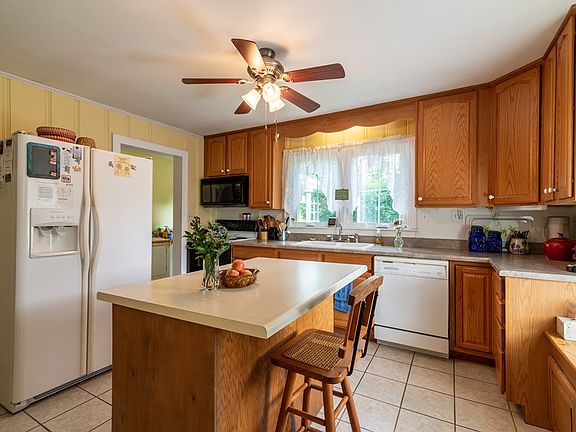 5th image of 209 Hockett St