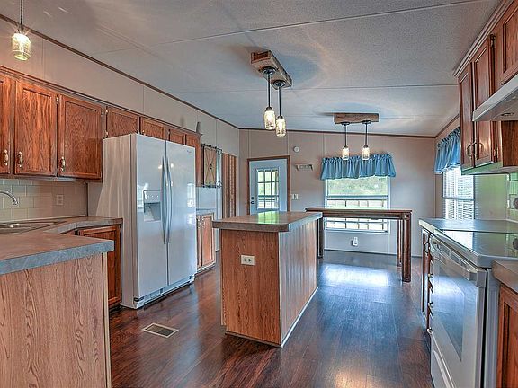 5th image of 2530 Smith Town Rd