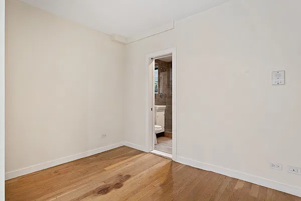 Rented by Safdie Realty Group | media 14