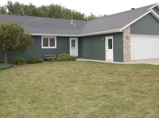 907 Sterling Ave, Worthington, MN 56187