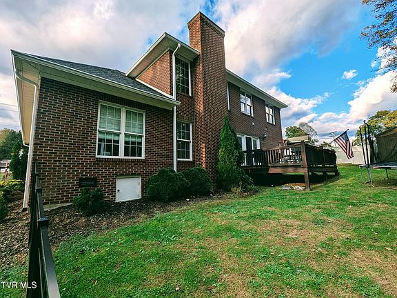 4th image of 355 Phipps Cir