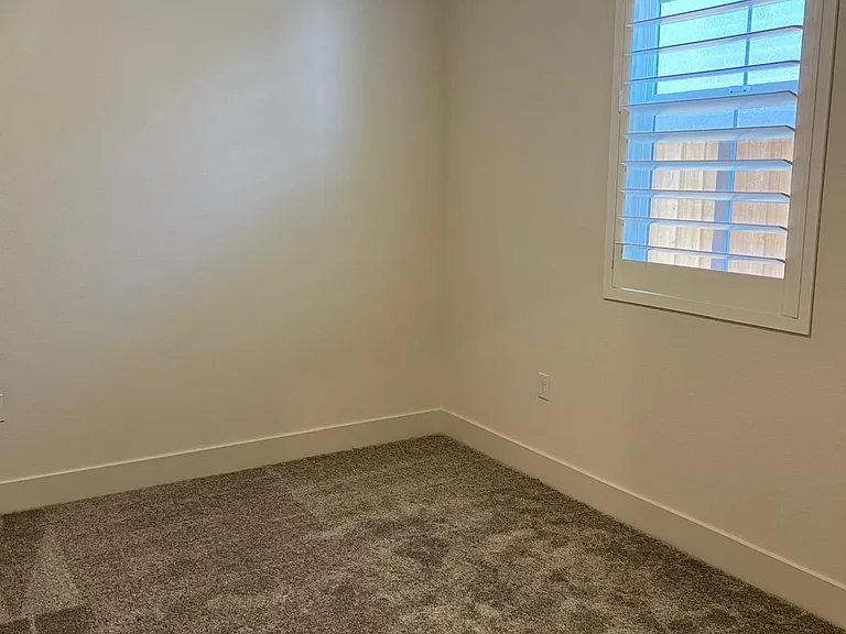 5256 Ironwood Ave — Photo 11