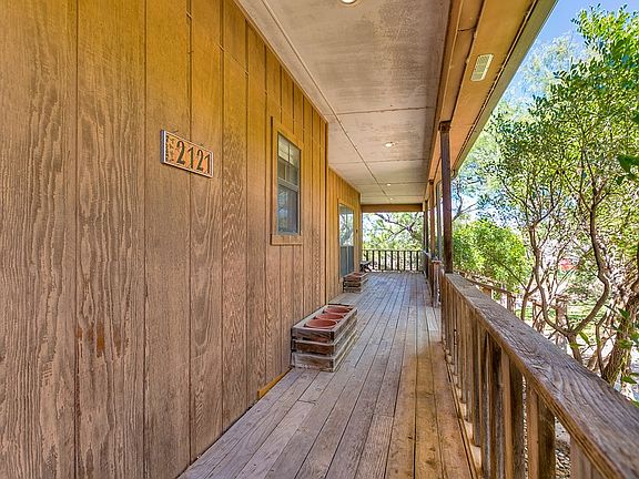 4th image of 2121 Hillside Dr