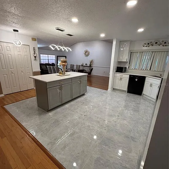 32 Westlawn Pl — Photo 4