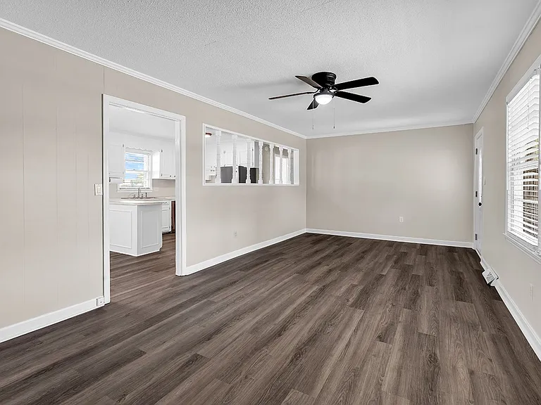 1354 Rogers Rd — Photo 18
