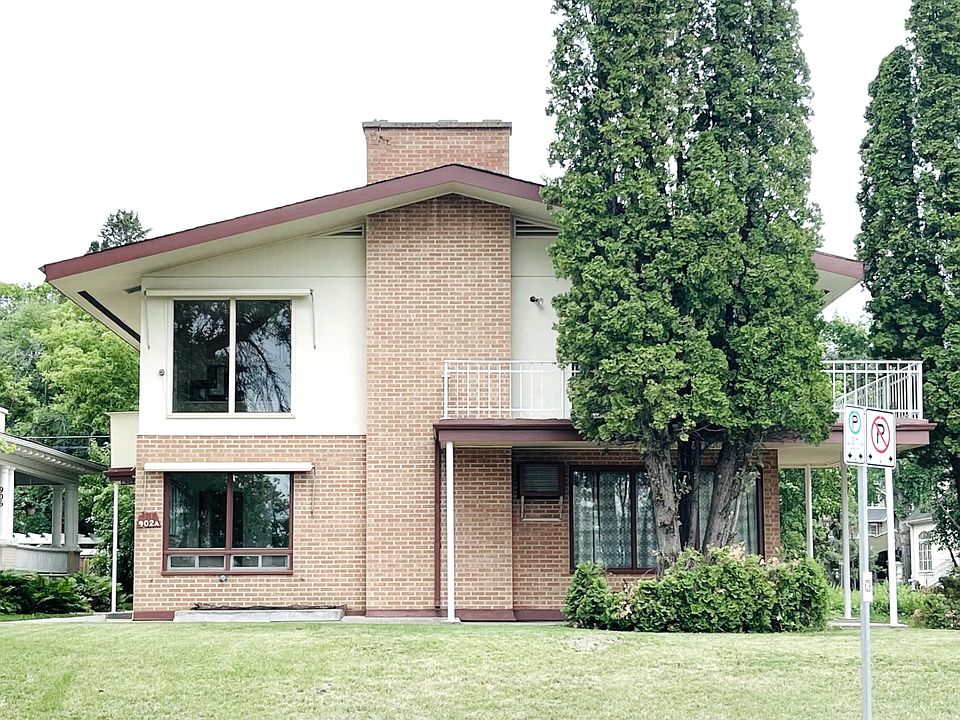1st image of 902 Saskatchewan Cres E