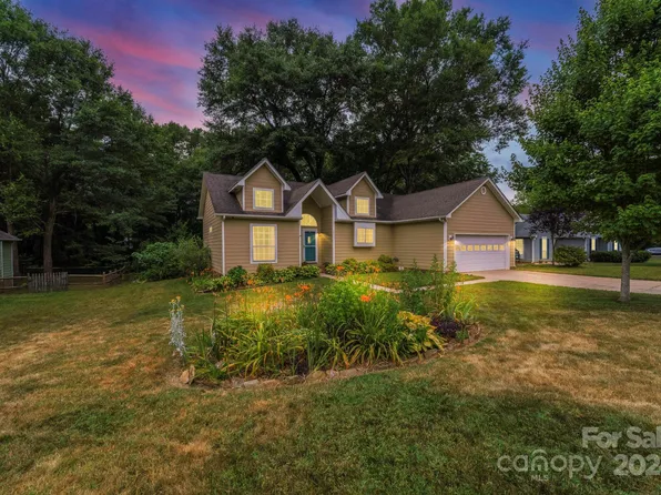 10521 Southern Oak Ct, Charlotte, NC 28214