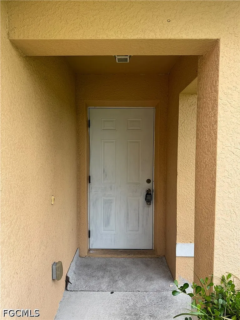 3 bed, 2.0 bath, 2418 sqft, $1,650 — Photo 3