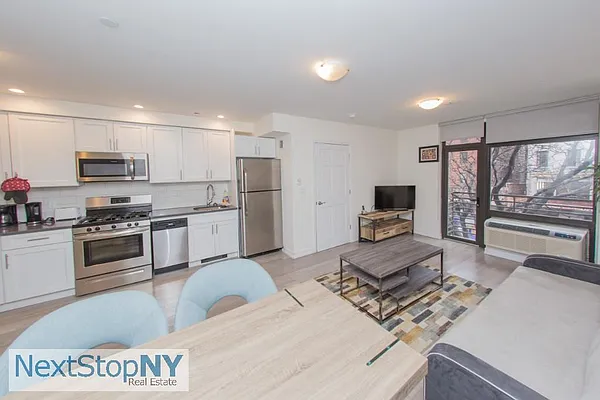 Rented by NextStopNY | media 6