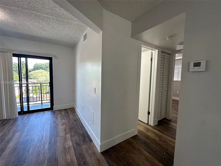529 SW 4th St #301 — Photo 4