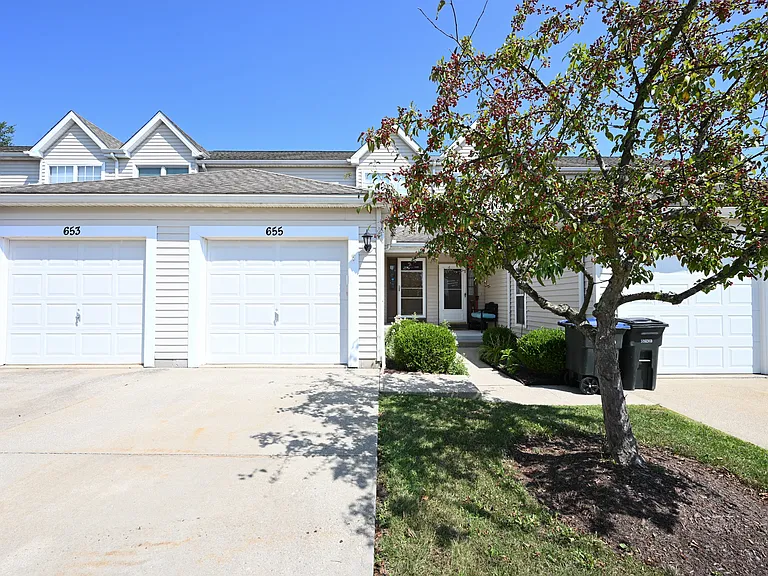 655 Almas Ct — Photo 2
