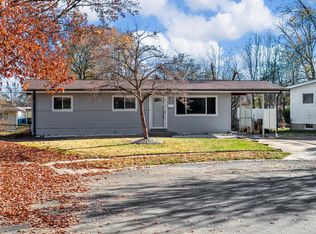 1340 Parakeet Ln, Florissant, MO