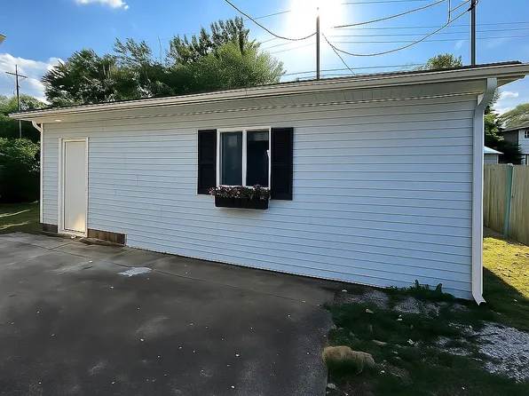 127 Brunswick Dr #B, Greenwood, IN 46143