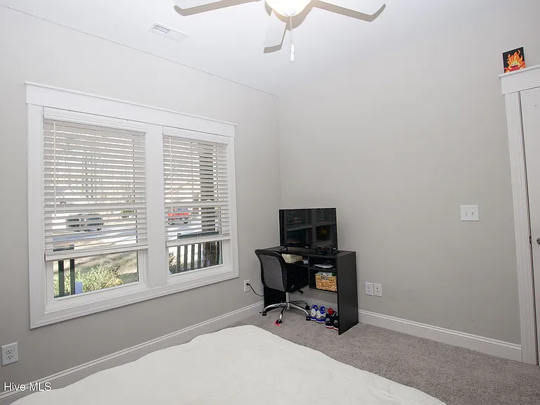 643 Lilac Ln — Photo 43