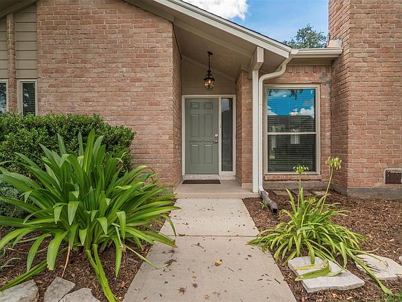 Welcomed walk up front porch area