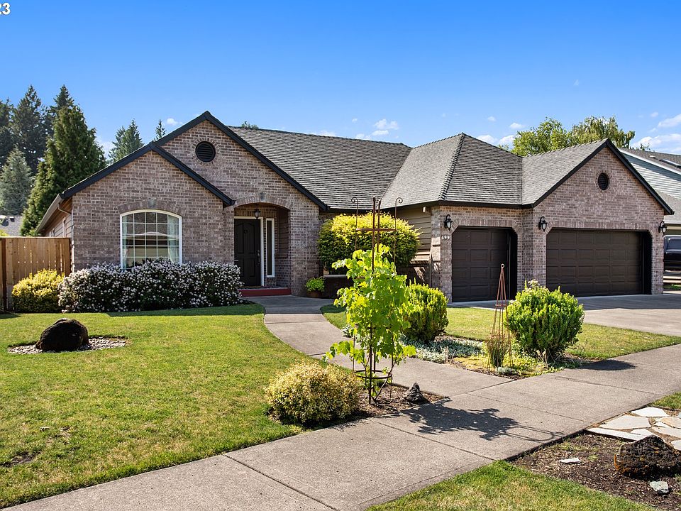 1st image of 499 NE 49th Ave