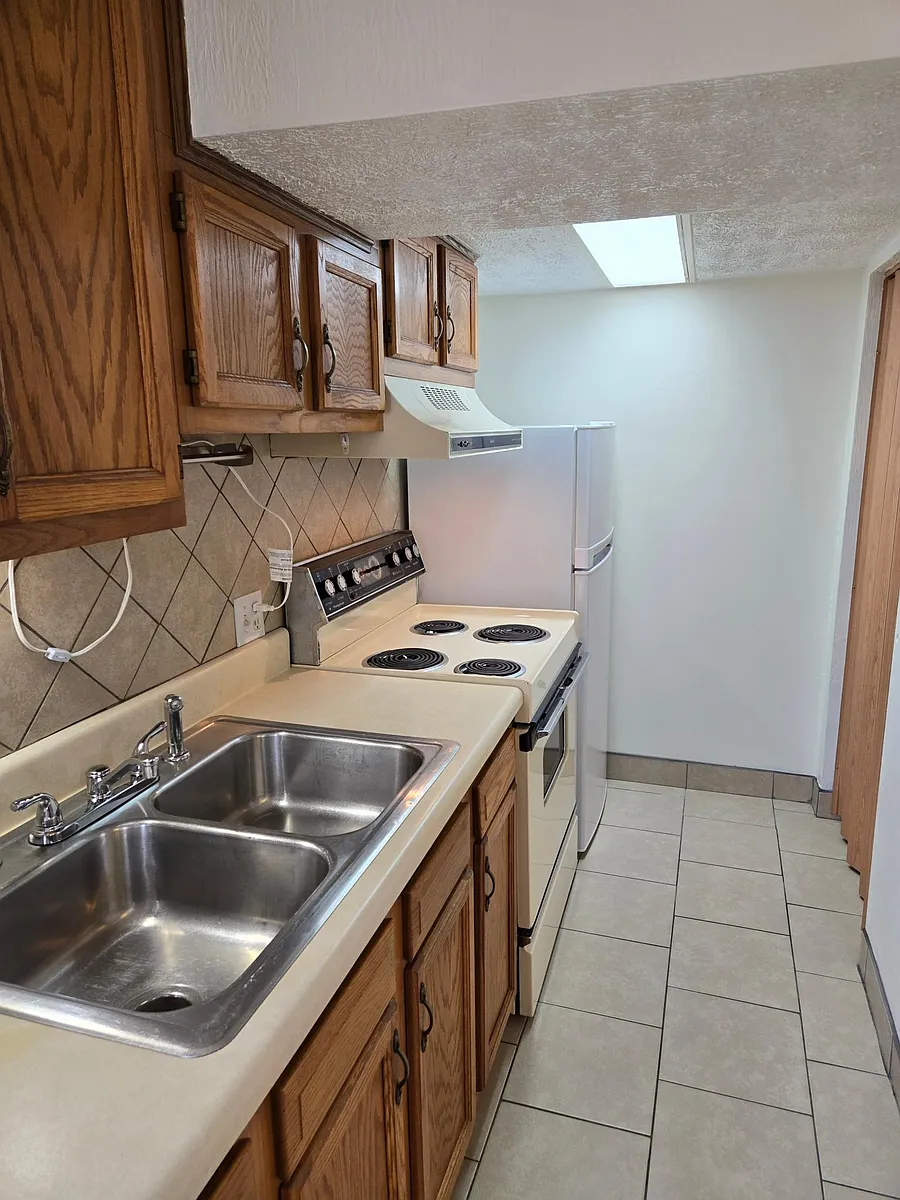 Building Photo - 120 Linton Ln #B
