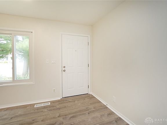 5th image of 316 Whitewater Dr