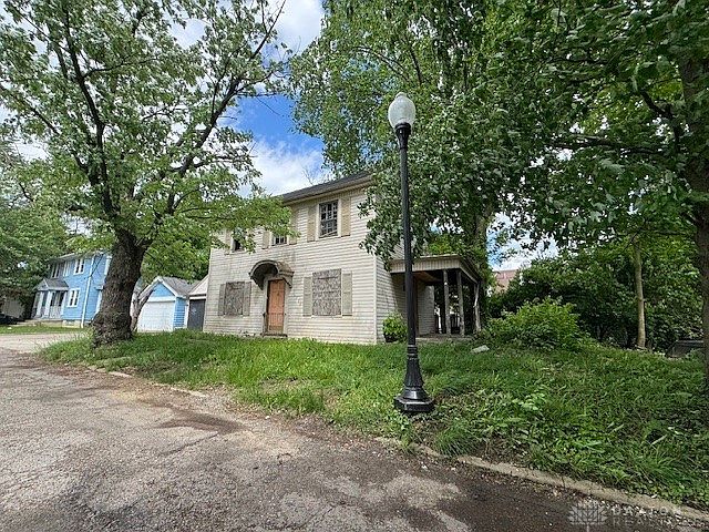 2nd image of 1712 Manor Pl