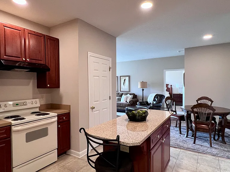 Waterford Place Apartments & Villas — Photo 7